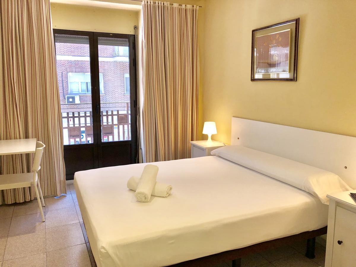 Hostal Arriaza Мадрид Екстер'єр фото