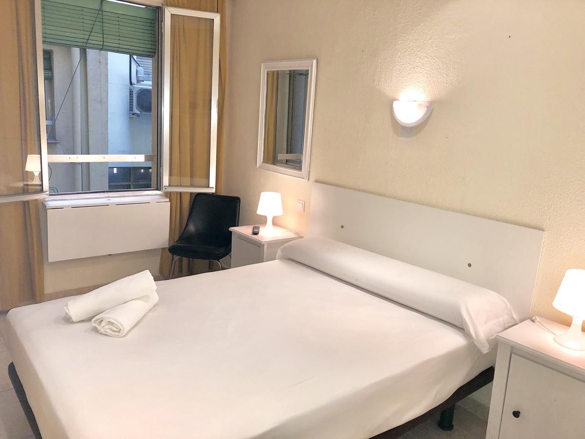 Hostal Arriaza Мадрид Екстер'єр фото