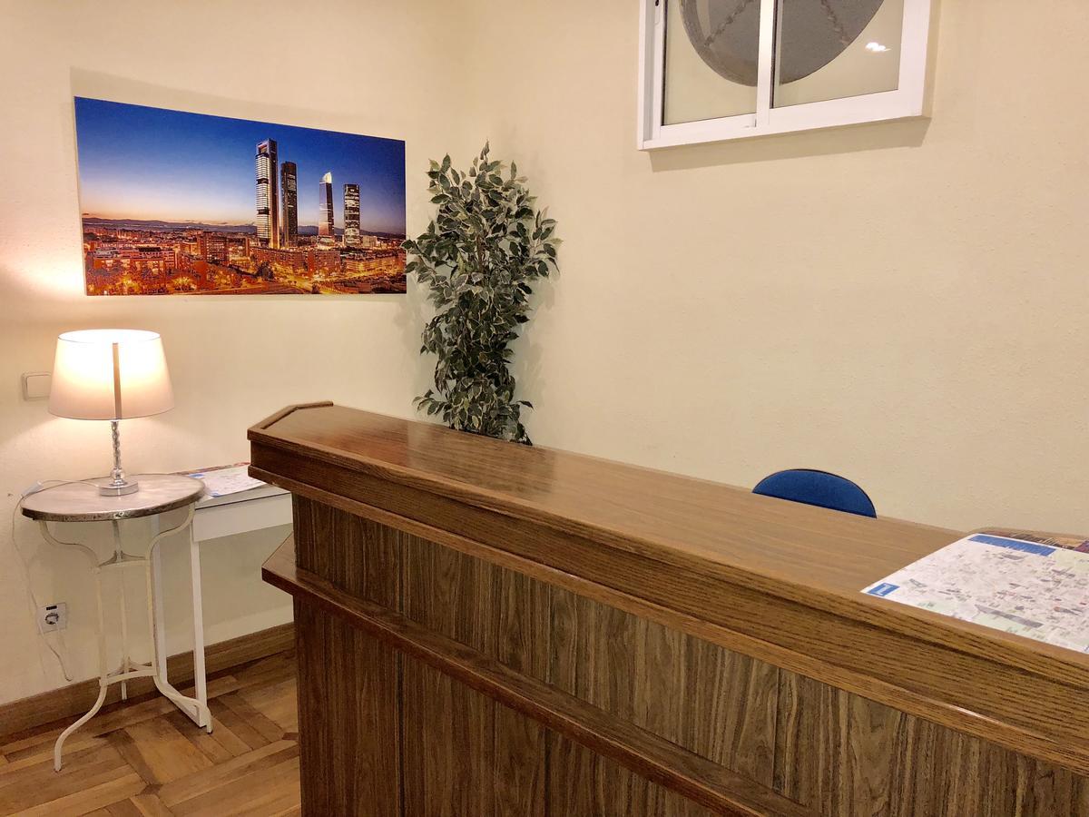 Hostal Arriaza Мадрид Екстер'єр фото