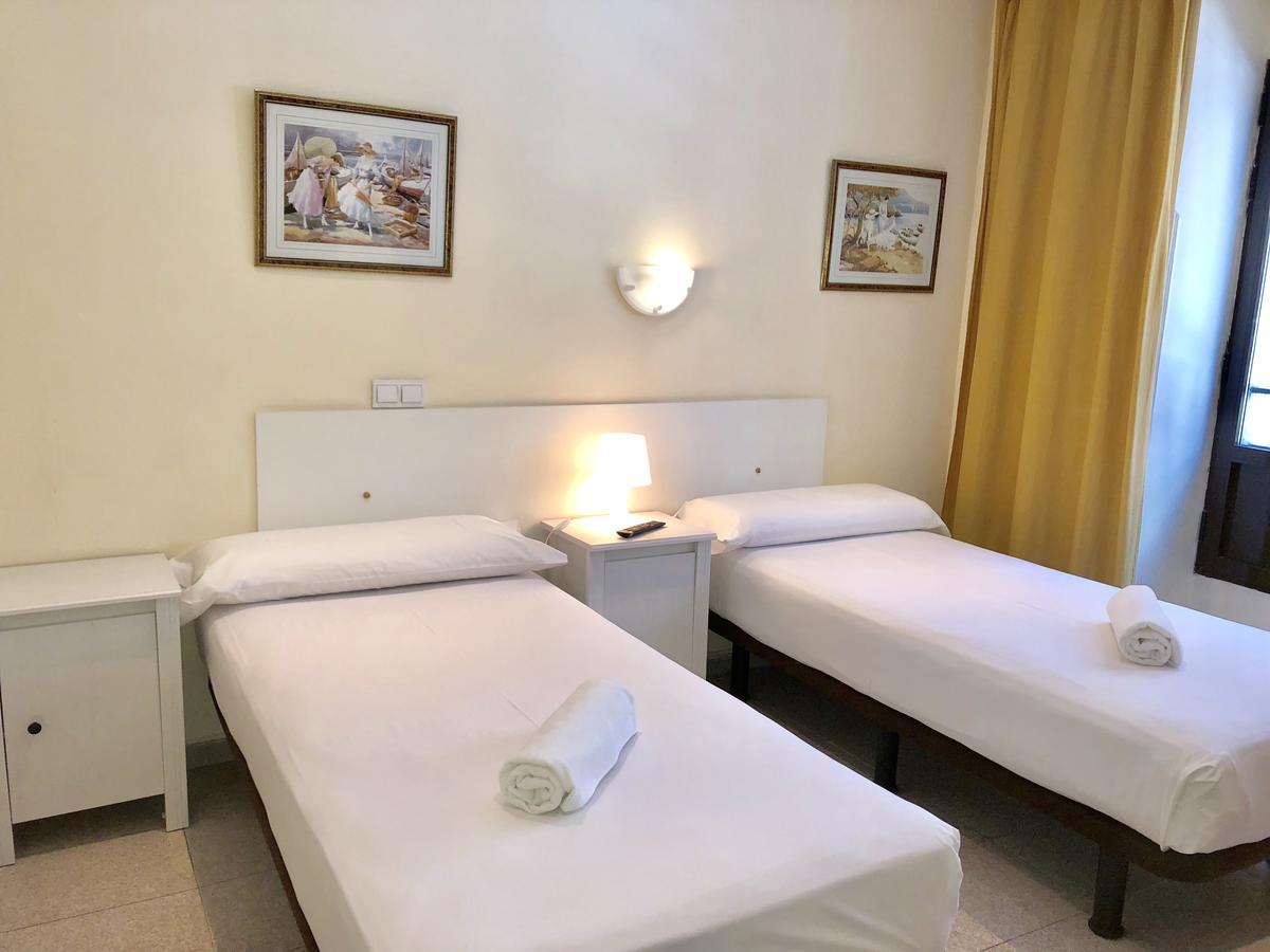Hostal Arriaza Мадрид Екстер'єр фото