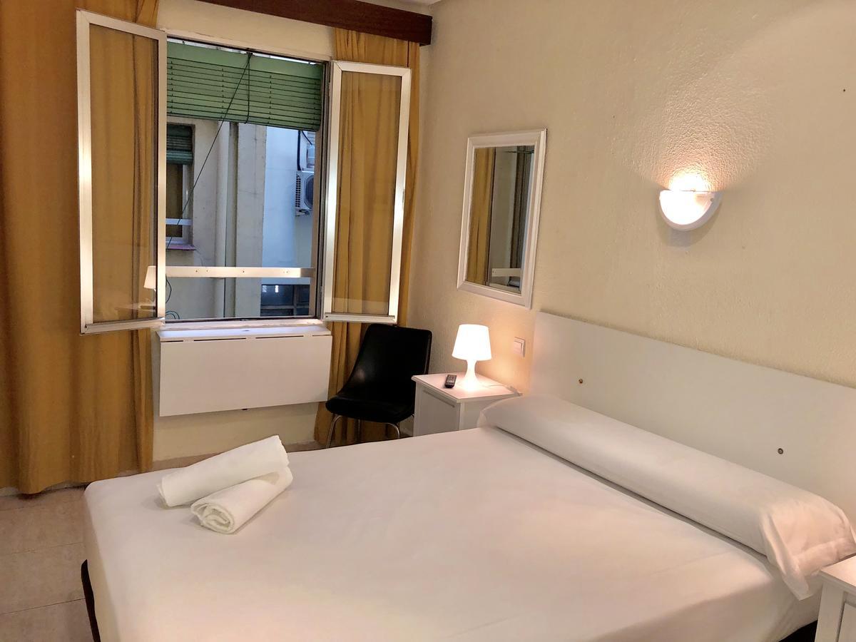 Hostal Arriaza Мадрид Екстер'єр фото