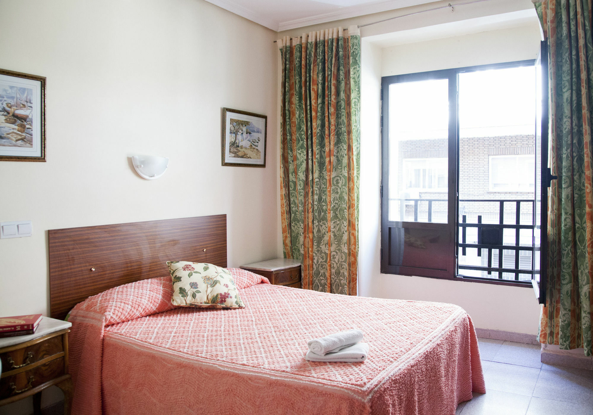 Hostal Arriaza Мадрид Екстер'єр фото