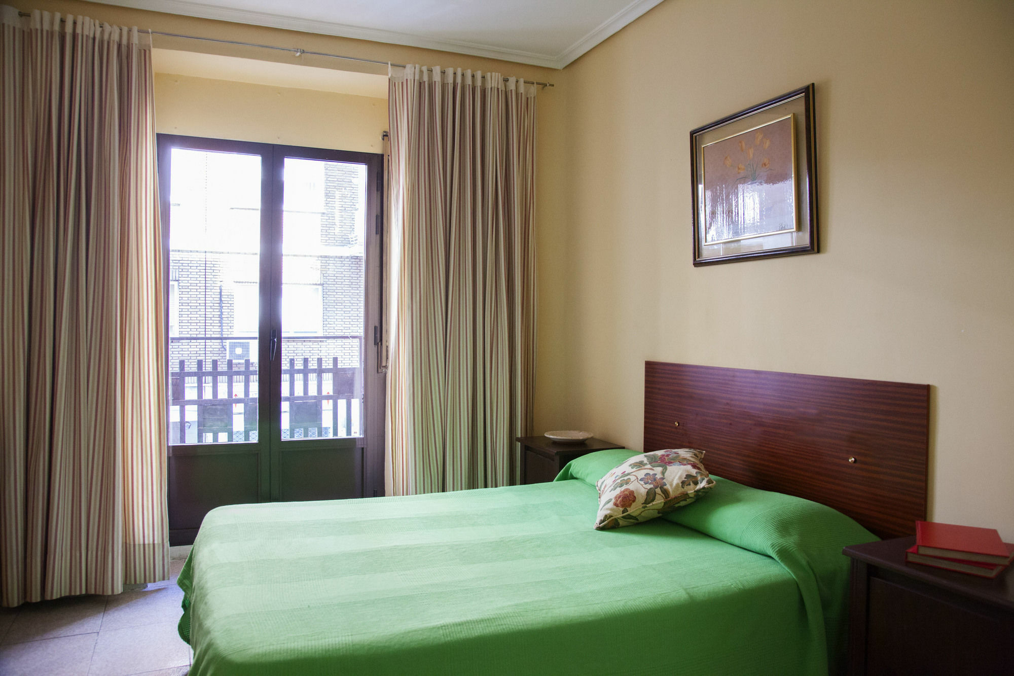 Hostal Arriaza Мадрид Екстер'єр фото